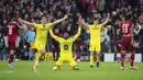 Para pemain Villareal merayakan berakhirnya pertandingan leg kedua perempat final Liga Champions melawan Bayern Munchen di Allianz Arena, Munich, Jerman, 12 April 2022. Pertandingan berakhir imbang 1-1. (Sven Hoppe/DPA via AP)