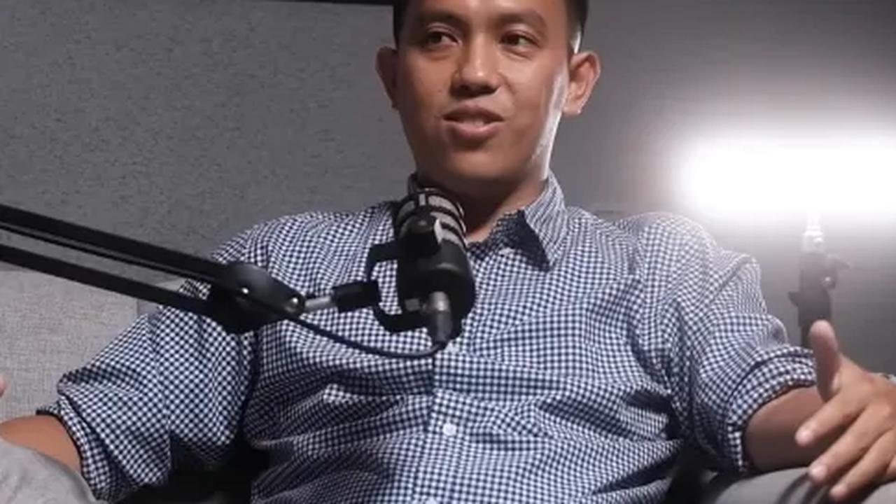 Sendi Fardiansyah merupakan Sekretaris Pribadi (Sekpri) Ibu Negara, Iriana Jokowi. Belum lama ini dia membagikan kisahnya saat ditunjuk menjadi Sekpri Iriana.<br>