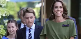 Kate Middleton dan Putri Charlotte tampil kontras hadiri Wimbledon 2026 (Photo by Andrew Matthews / POOL / AFP)