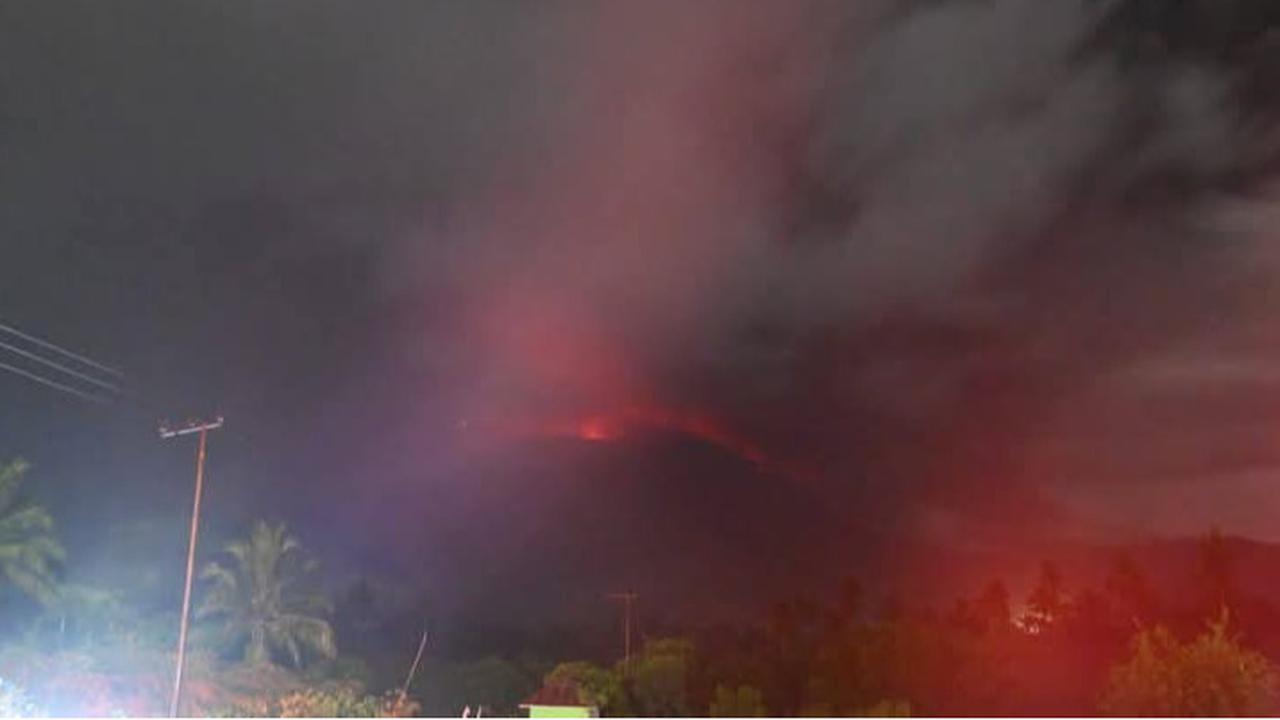 Gunung Lewotobi Laki-laki Erupsi Besar