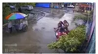 Ngebut di jalanan tikungan, tiga remaja jatuh dari motor. Source: Twitter/ardibhironx