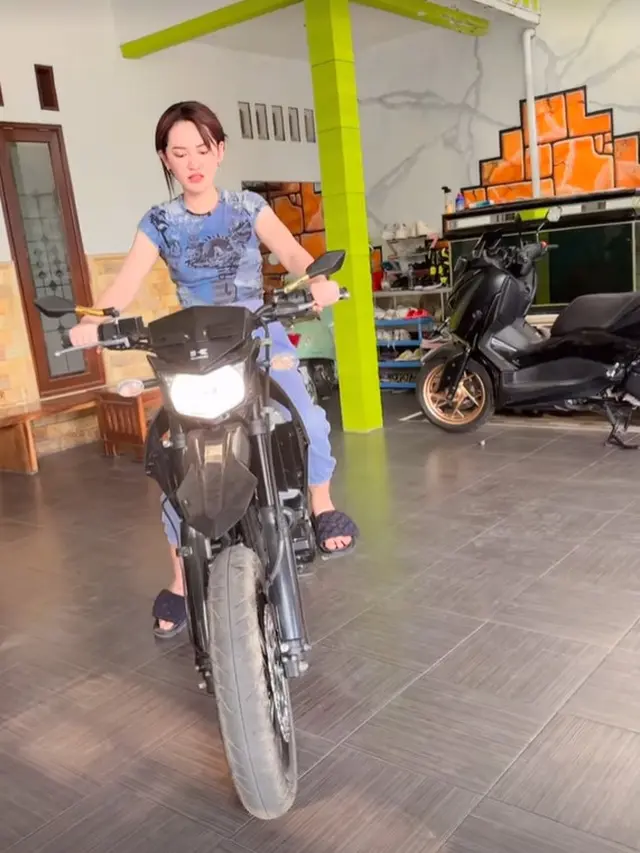 Happy Asmara (Instagram.com/picha_yuyu)