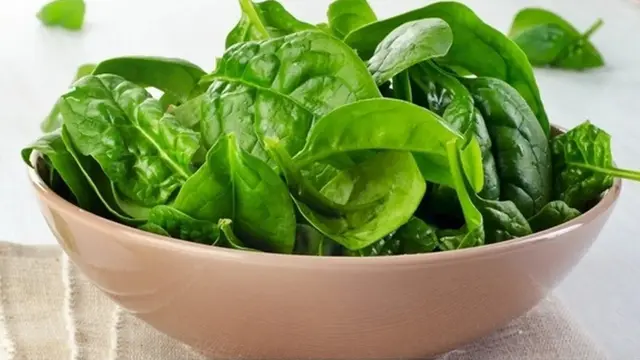 Daun Bayam (Sumber: copyright thinkstockphotos.com)