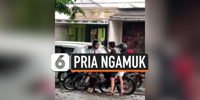 VIDEO: Pria Pukuli Pemotor, Ngamuk Gara-Gara Kecipratan Air