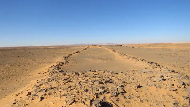 Mustatil di Gurun Nefud, Arabia utara