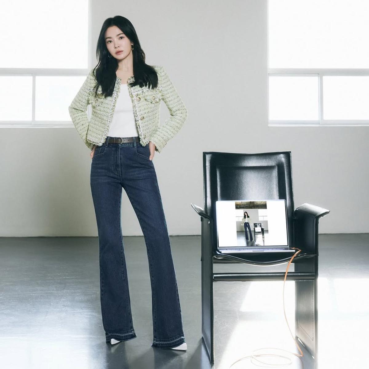 Song Hye Kyo Pakai Busana Semi Formal