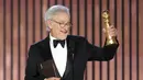 Steven Spielberg menerima penghargaan Sutradara Terbaik untuk "The Fabelmans" selama Golden Globe Tahunan ke-80 di Beverly Hilton Hotel di Beverly Hills, California (10/1/2023). Steven Spielberg mengungguli nomine lainnya yakni James Cameron, Daniel Kwan dan Daniel Scheinert, Baz Luhrmann, serta Martin McDonagh. (Rich Polk/NBC via AP)