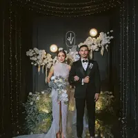 Jessica Iskandar tampil glamor dengan gaun malam di hari pernikahannya (instagram/inijedar)