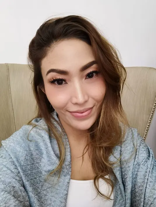 "Kita harus memaksimalkan apa yang bisa kita beri, saling memberi aja, jadi harus diperhatiin karena mereka udah berkenan bekerja sama kita jadi kita harus memberi hak mereka," sambungnya. (Instagram/mrsayudewi)