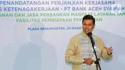 Direktur Utama BPJS Ketenagakerjaan Anggoro Eko Cahyo memberi sambutan pada penandatanganan PKS terkait Penyediaan Layanan dan Jasa Perbankan dalam Rangka Pemberian Manfaat Layanan Tambahan (MLT) Berupa Fasilitas Pembiayaan Perumahan di Jakarta, Kamis (24/03/2022). (Liputan6.com/Fery Pradolo)