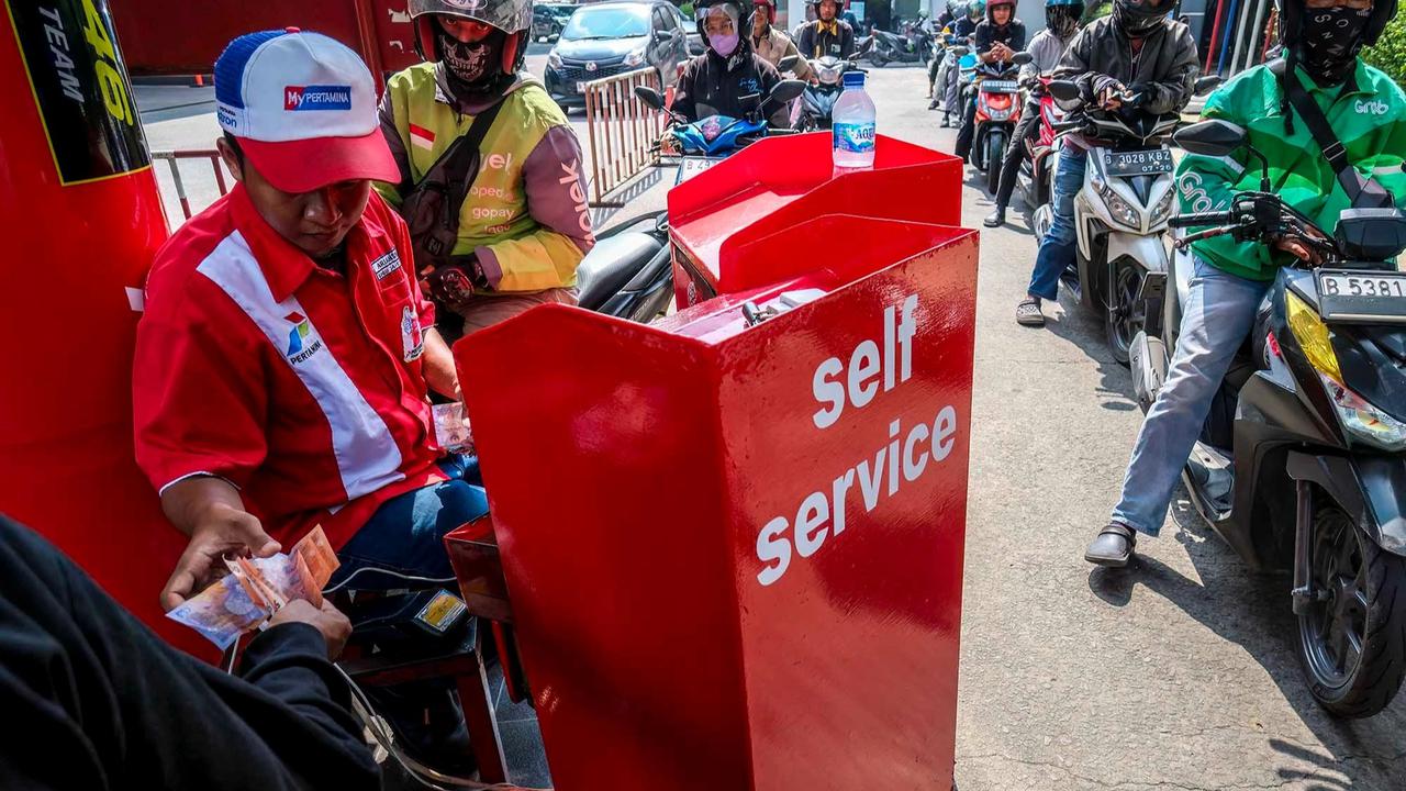 FOTO: Pemerintah Tetapkan Batas Pembelian BBM Bersubsidi per Kendaraan
