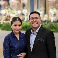 Gaya Prilly Latuconsina Kenakan Baju dari Brand Lokal Saat Kondangan Anak Sri Mulyani, credit: @imanusman
