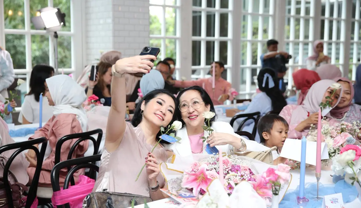 SuperMom Awards didedikasikan untuk seluruh ibu di Indonesia, sebuah bentuk apresiasi bahwa setiap ibu layak mendapat ruang untuk dilihat, dihargai, dan dirayakan.  [FOTO:FIMELA/ADRIAN].