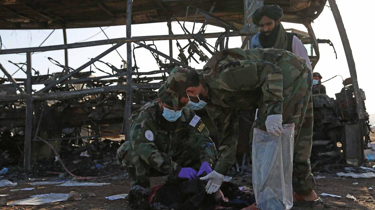 FOTO: Tragedi Maut di Herat,  79 Migran Afghanistan Tewas dalam Kecelakaan Bus