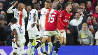 Manchester United menang 1-0 atas Luton Town pada laga pekan ke-12 Premier League di Old Trafford, Sabtu (11/11/2023) malam WIB. Gol tunggal kemenangan MU dicetak Victor Lindelof. (AP Photo/Jon Super)