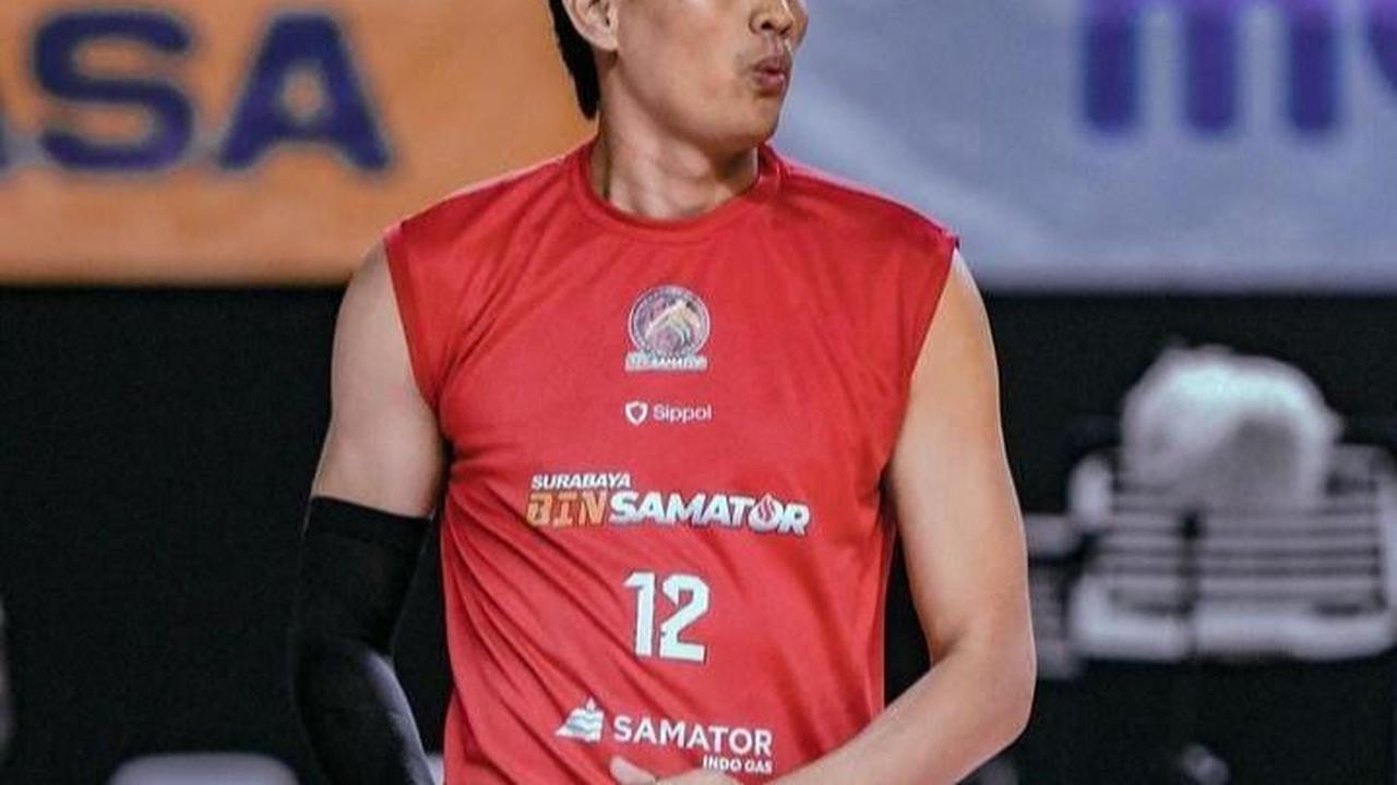 Rivan terakhir kali tampil memperkuat Indonesia di turnamen Asian Volleyball Challenge (AVC) Cup 2023 pada Juli lalu. <br><br>Kini tengah menjadi sorotan, berikut perjalanan karier dan prestasi Rivan Nurmulki