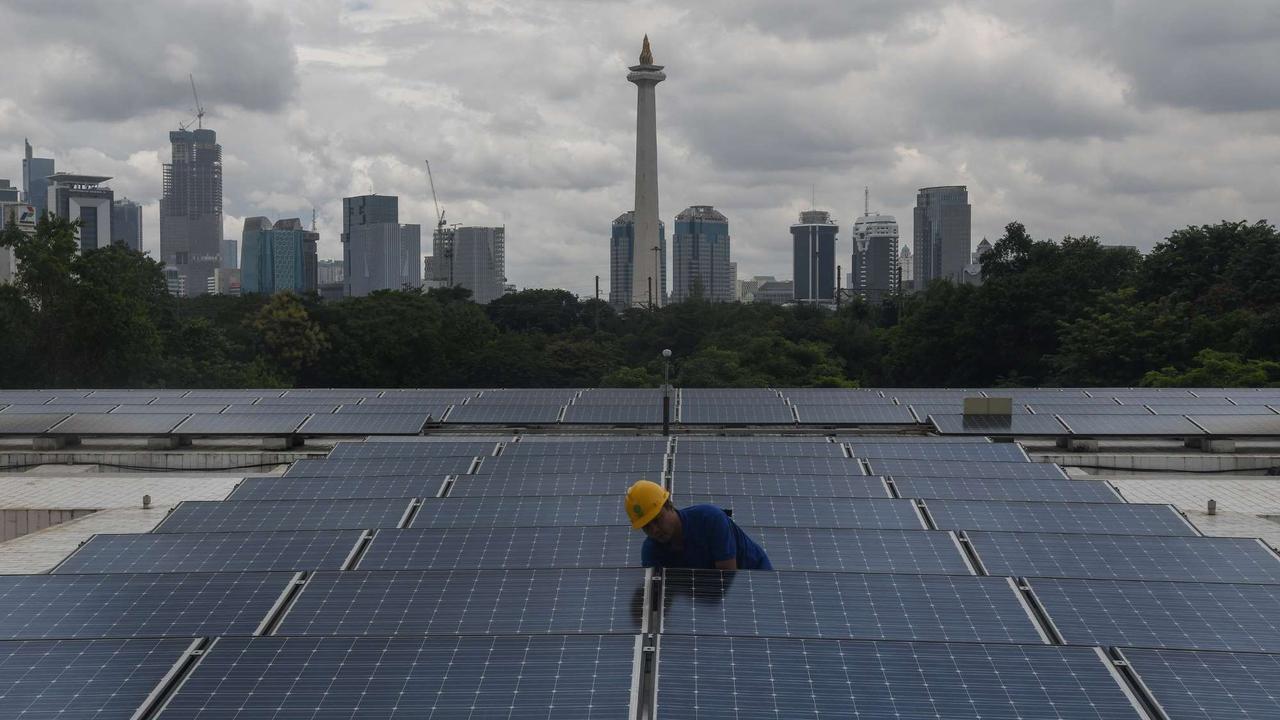 PLTS Atap di Masjid Istiqlal