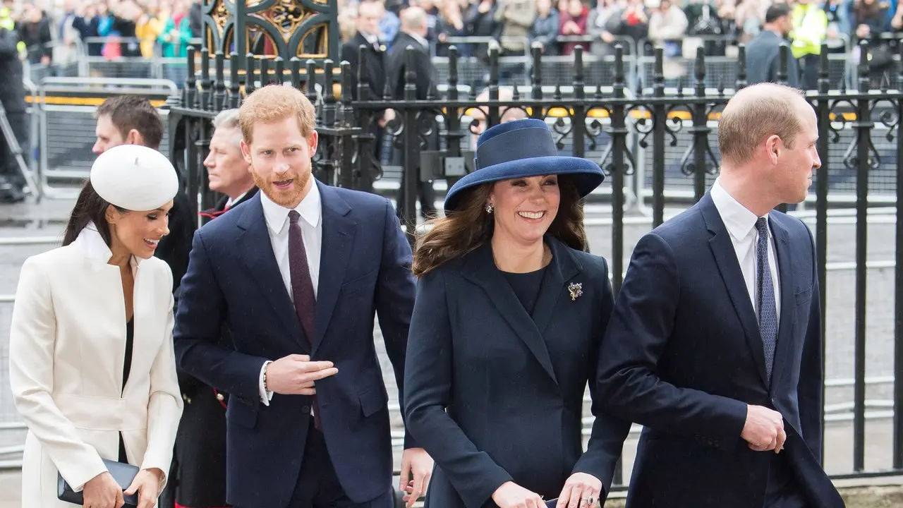 [Bintang] Kate Middleton - Meghan Markle