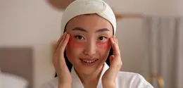 Dark circles atau periorbital hyperpigmentation bisa dipicu oleh kelelahan, kurang tidur, paparan sinar matahari, faktor genetik, hingga dehidrasi. Meski bukan masalah kesehatan yang serius, banyak orang ingin mengurangi tampilannya demi menunjang rasa percaya diri.(foto/dok: freepik)