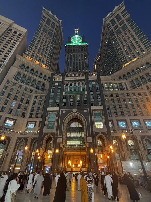 Dekat King Abdulaziz Gate