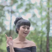 Lewat karya lagunya yang berjudul Intuisi membuat Yura Yunita berhasil memenangkan penghargaan di AMI Awards 2017.