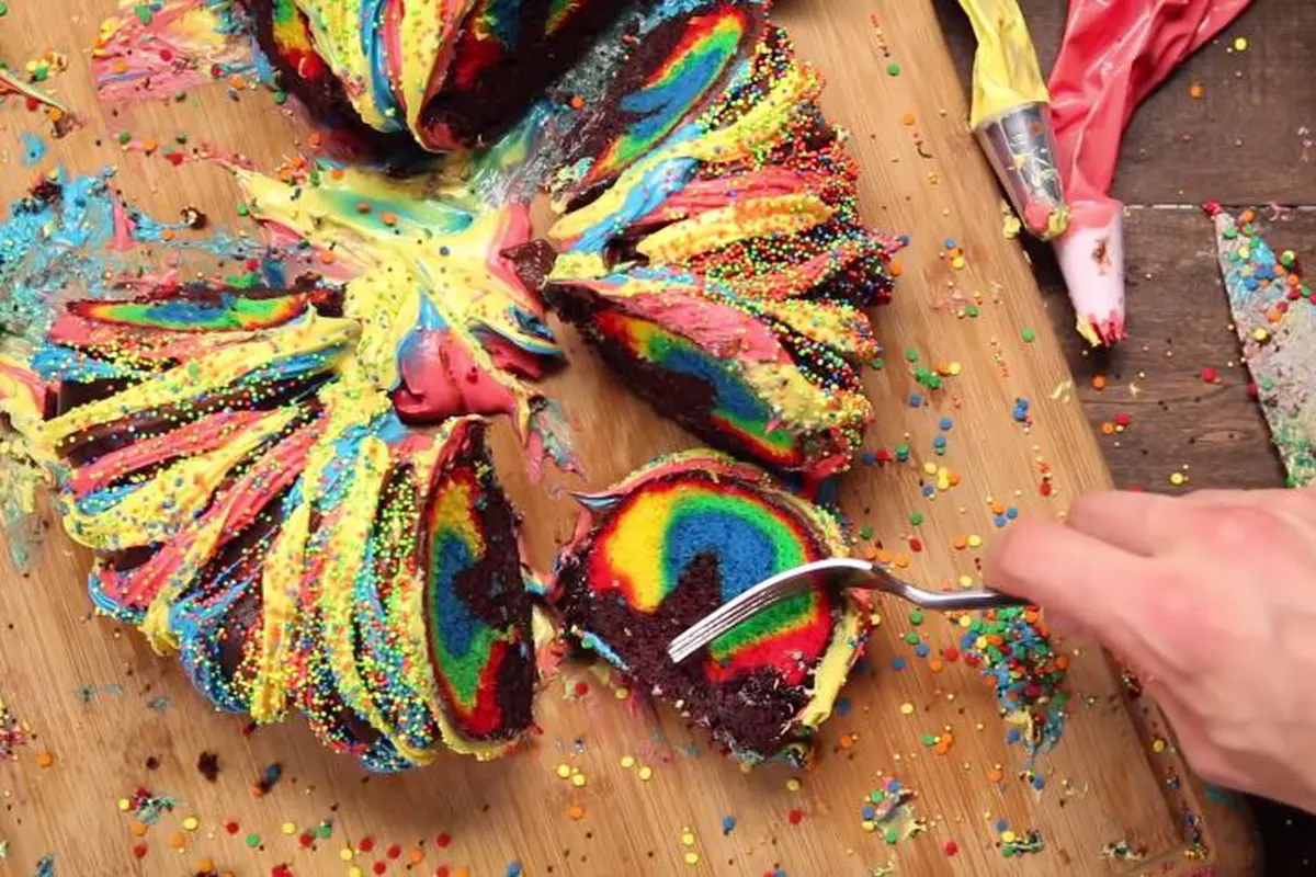 Kue Bolu Isi Pelangi, Beri Kejutan untuk Dia yang Berulang Tahun