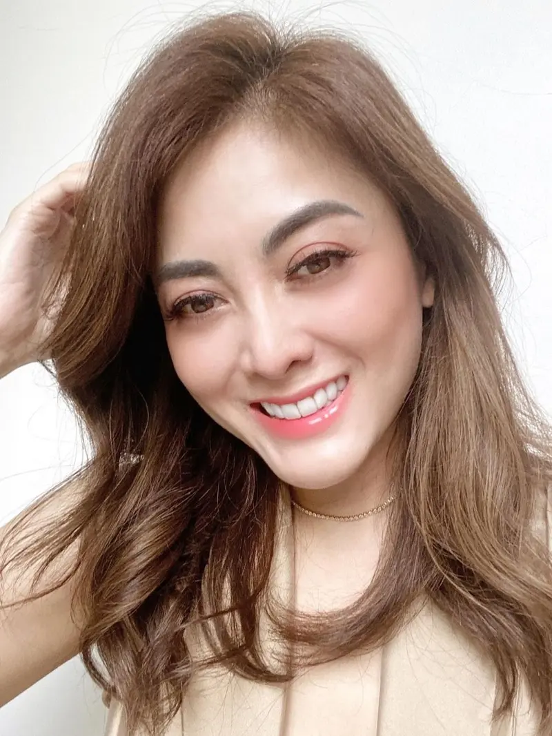 Dhena Devanka, istri Jonathan Frizzy (https://www.instagram.com/p/CQlGqL8hEHv/)