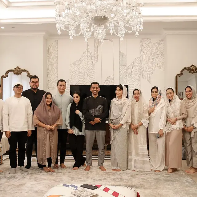 Erina Gudono mengikuti kajian Ramadan. (Foto: Instagram/erinagudono)