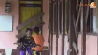 [VIDEO] Kasihan, Murid SD Belajar di Lantai Rumah Warga