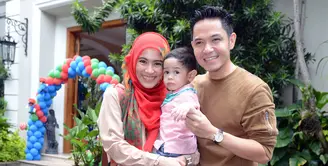 Beberapa selebriti terlihat hadir dalam ulang tahun anak Nia Ramadhani dan Ardie Bakrie, Mainaka Zanatti Bakrie. Ultah anak Ardie dan Nia digelar di kawasan Menteng, Jakarta Pusat, Sabtu (19/11/2016). (Nurwahyunan/Bintang.com)