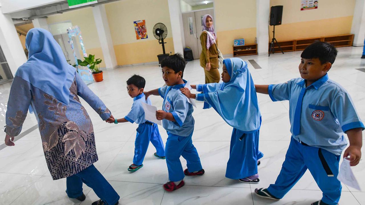 FOTO:  Antusias Murid SD Ikuti Cek Pemeriksaan Gratis di Sekolah