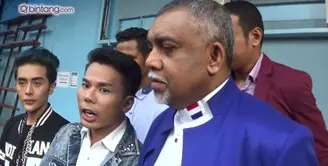 Nampaknya akan banyak kejutan yang terjadi, setelah Robby Abbas bebas dari penjara. Ia membeberkan inisial artis yang pernah ia bantu dalam bisnis ini. Siapa saja?