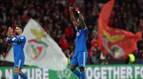 Vinicius Junior mencetak gol tunggal kemenangan Real Madrid atas Benfica pada laga leg pertama knockout play-off Liga Champions musim ini di Estadio da Luz, Lisbon, Rabu (18/02/2026) dini hari WIB. Sayangnya dalam duel tersebut, Vincius menjadi korban tindakan rasisme yang dilakukan pendukung dan pemain Benfica, Gianluca Prestianni. (AP Photo/Pedro Rocha)