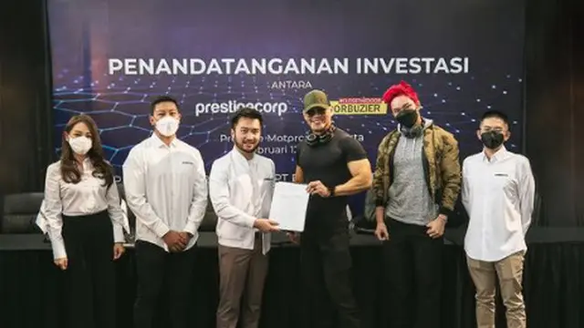 Bikin Pangling, Ini 6 Potret Azka Corbuzier Tampil Berambut Merah Bak Tokoh Anime
