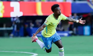 Sepanjang pertandingan, Maroko justru tampil lebih agresif pada babak pertama. Mereka membuka keunggulan lewat gol Ismael Saibari sebelum akhirnya Brasil menyamakan kedudukan melalui Vinícius Júnior. (AP Photo/Adam Hunger)