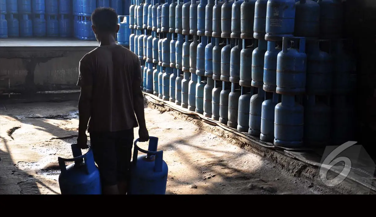 Gas Elpiji non-subsidi 12 Kilogram akan mengalami kenaikkan kisaran Rp1.000-Rp1.500 per Kg, Jakarta, Rabu (13/8/2014) (Liputan6.com/Miftahul Hayat)