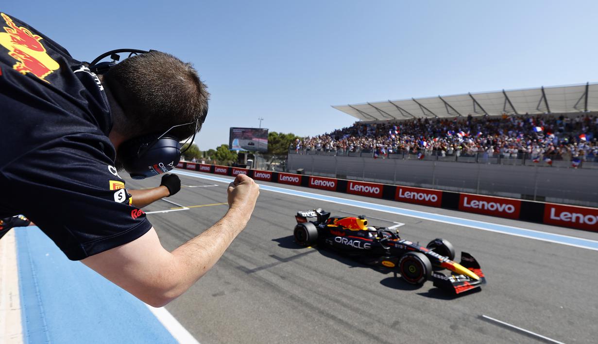 Pembalap Oracle Red Bull Racing, Max Verstappen, berhasil merebut kemenangan dalam balapan Formula 1 GP Prancis di Sirkuit Paul Ricard, Le Castellet, pada Minggu (24/7/2022). (Eric Gaillard/Pool via AP)