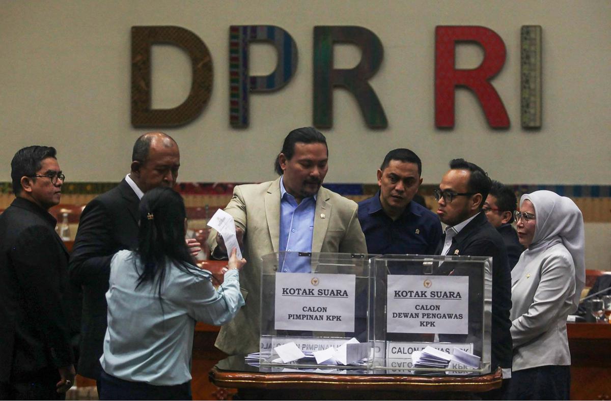 Anggota DPR voting pemilihan dan penetapan Capim KPK