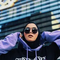 Sivia Azizah dengan model hijab super simpel. (Instagram/siviazizah).