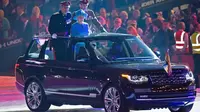 Range Rover Hybrid LWB khusus untuk Ratu Elizabeth II (Foto: Yahoo). 