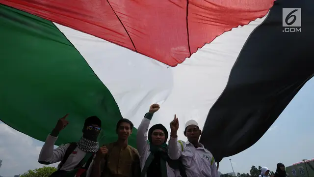 Aksi Solidaritas Baitul Maqdis, Ribuan Umat Muslim Salat Jumat di Monas