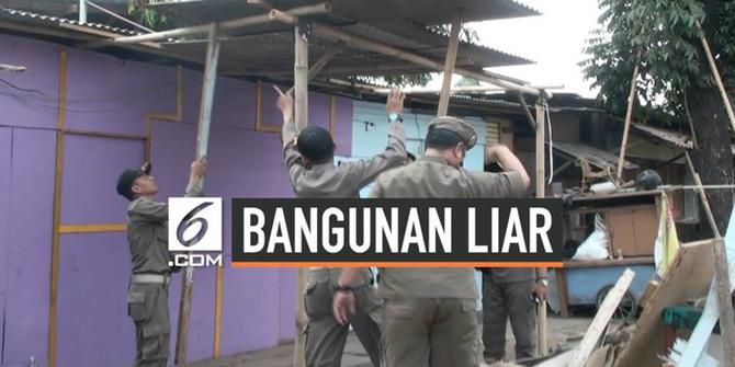 VIDEO: Belasan Bangunan Liar di Duren Sawit Dibongkar