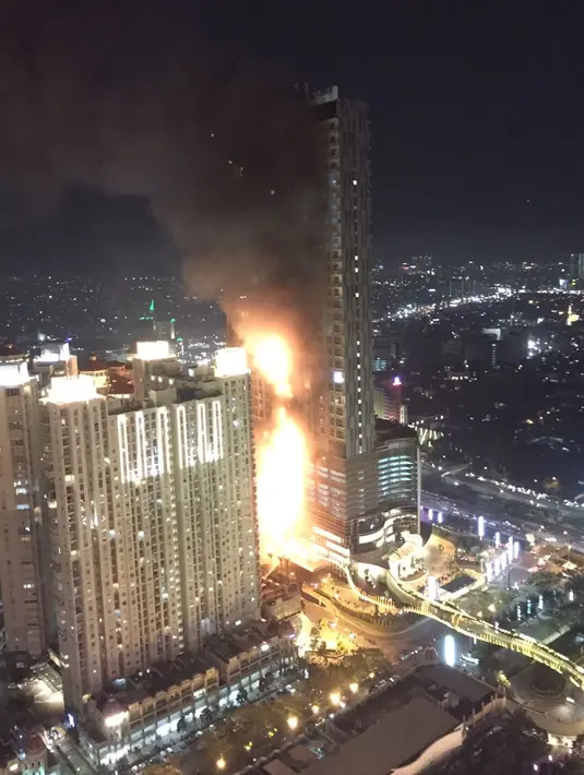 Belum diketahui apa penyebab kebakaran yang melanda Gedung Neo Soho tersebut, Jakarta Barat, Rabu (9/11). (Istimewa)