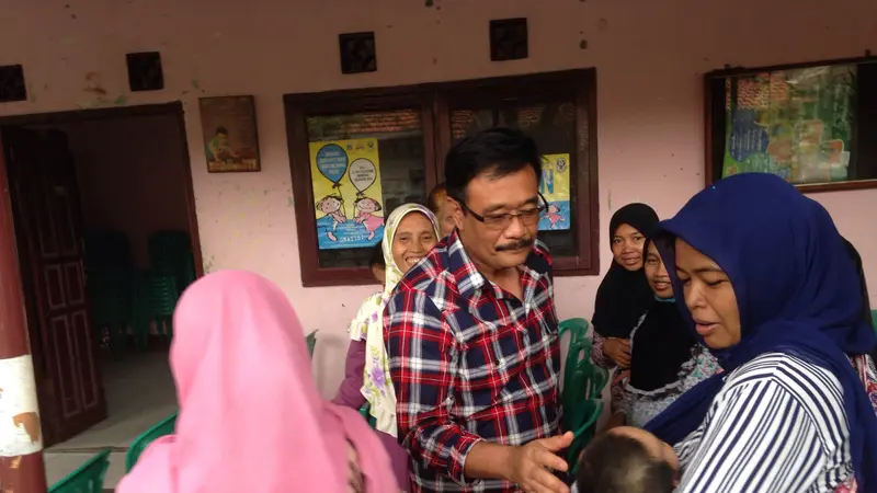  Calon Wakil Gubernur DKI Jakarta petahana Djarot Saiful Hidayat blusukan ke Kampung Kramat, Kecamatan Senen, Jakarta Pusat.