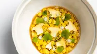 Corn with Rice and Chanterelles menu vegan bintang Michelin di Eleven Madison Park. (Dok: Instagram&nbsp;Eleven Madison Park&nbsp;https://www.instagram.com/p/Ch4vpUvINuS/?igshid=YmMyMTA2M2Y=&nbsp;Liputan6.com dyah pamela)