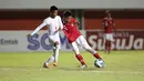 Muhammad Nabil Asyura. Striker kelahiran Payakumbuh Sumatera Barat berusia 16 tahun ini mampu menyumbang 4 gol bagi Tim Garuda Asia selama turnamen Piala AFF U-16 2022 berlangsung, hanya berselisih 1 gol dengan peraih gelar top skor asal Thailand, Tontawan Puntamunee. Ia mencetak hattrick saat mengalahkan Singapura 9-0 di laga kedua grup A (3/8/2022). Sementara 1 gol lainnya dicetak saat menang 2-1 atas Vietnam di laga pamungkas Grup A (6/8/2022). (Bola.com/Bagaskara Lazuardi)