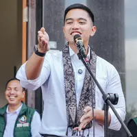 Ketua Umum Partai Solidaritas Indonesia (PSI) Kaesang Pangarep hadir dalam kampanye  calon Bupati dan Wakil Bupati Muaro Jambi Bambang Bayu Suseno (BBS) dan Jun Mahir di Sengeti. (Foto: Istimewa).