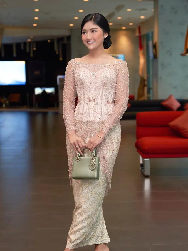 Pesona Erina Gudono Dibalut Kebaya dan Tas Ratusan Juta saat Ikut Kunjungan Jokowi ke Jerman