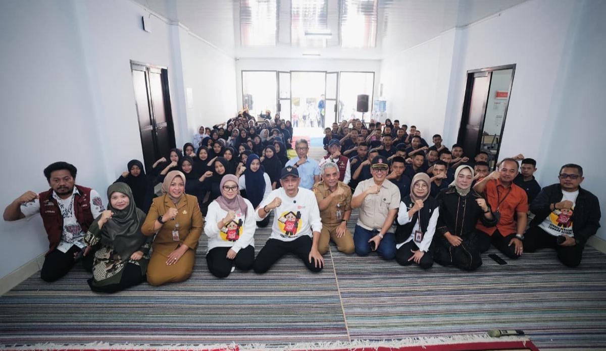 Wakil Menteri Sosial Agus Jabo Priyono saat berkunjung ke Sekolah Rakyat Menengah Atas (SRMA) 35 Wonosobo, Jawa Tengah