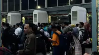 Buntut KA Argo Bromo Anggrek Anjlok, Penumpang Makin Membeludak dan Antrean Refund Mengular di Stasiun Senen